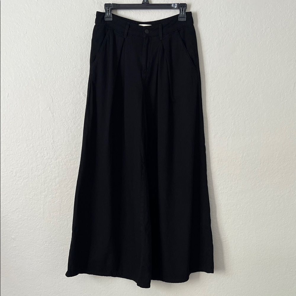 Like New! L'AGENCE Pleated Wide Leg Pants Black in Size 25